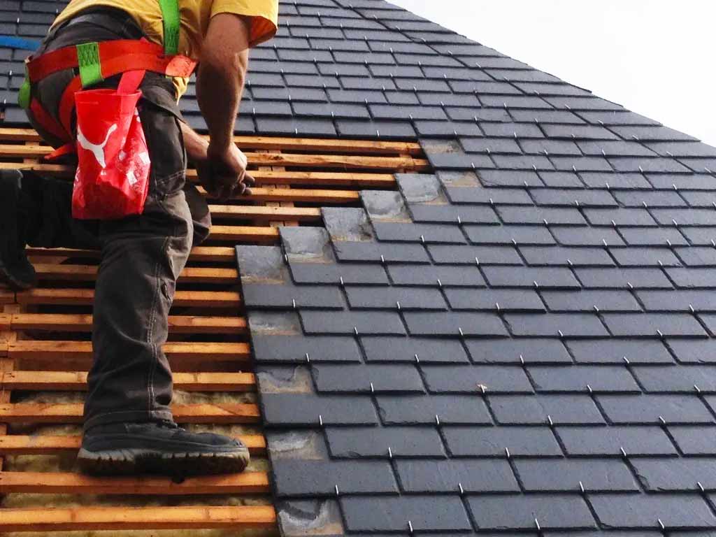 Travaux de couverture et zinguerie - SCHEIT COUVERTURE 67 : artisan couvreur sur Strasbourg et dans tout le BAS-RHIN (67) : Travaux de couverture : rénovation de votre toiture et pose de couverture neuve : tuile, ardoise et faîtage. Dépannage et intervention en urgence pour votre toit. réparation de fuite toiture. Pose de fen^tre de toit veux. Pose de zinguerie : les gouttières, les chéneaux, les corniches, les bandes de rives, les abergements de cheminée …. Intervention sur Strasbourg et dans tout le BAS-RHIN (67)