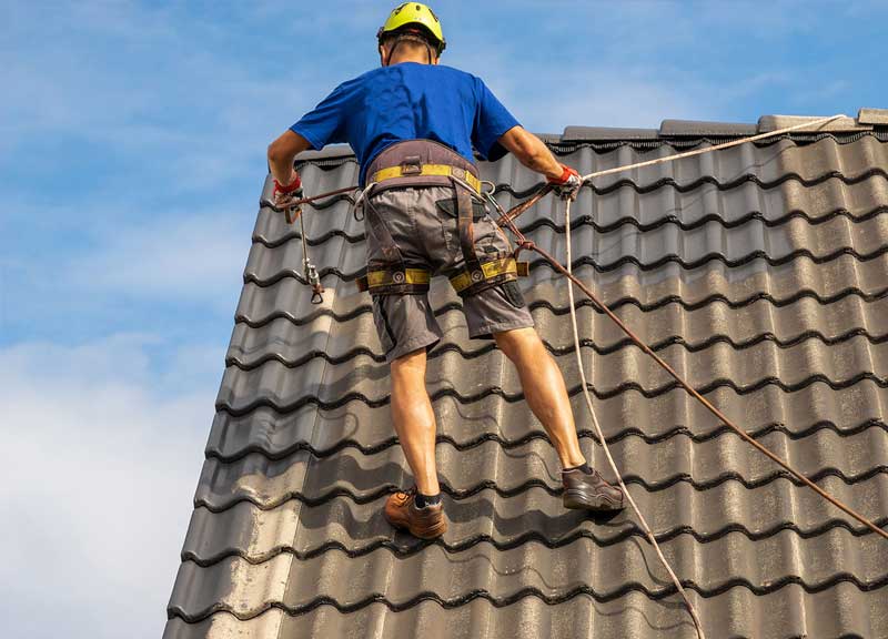 SCHEIT COUVERTURE 67 : artisan couvreur sur Strasbourg et dans tout le BAS-RHIN (67). Travaux de couverture, pose et rénovation de couverture, réparation fuite toiture, pose de fenêtre de toit velux, zinguerie, entretien toiture : nettoyage, démoussage, traitement anti mousse et peinture hydrofuge toiture, nettoyage, démoussage, ravalement peinture façade, imperméabilisation façade sur Strasbourg et dans tout le BAS-RHIN (67)