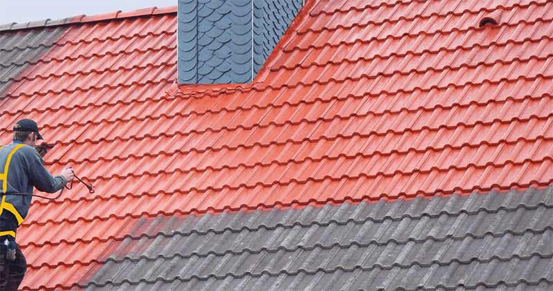 Nettoyage toiture - SCHEIT COUVERTURE 67 : artisan couvreur sur Strasbourg et dans tout le BAS-RHIN (67), la Seine-et-Marne (77) : nettoyage, démoussage, traitement anti-mousse toiture. Application d’un revêtement peinture hydrofuge coloré sur toit. Intervention sur Strasbourg et dans tout le BAS-RHIN (67)
